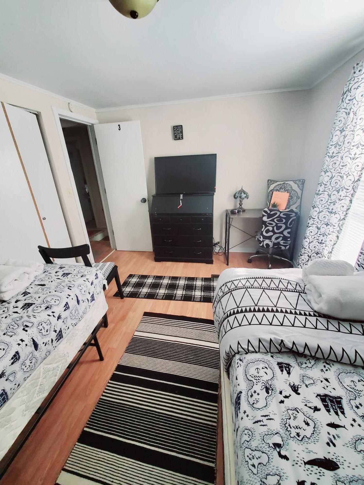 Room In Guest Room - Black-White Rm By Yale U New Haven Ngoại thất bức ảnh