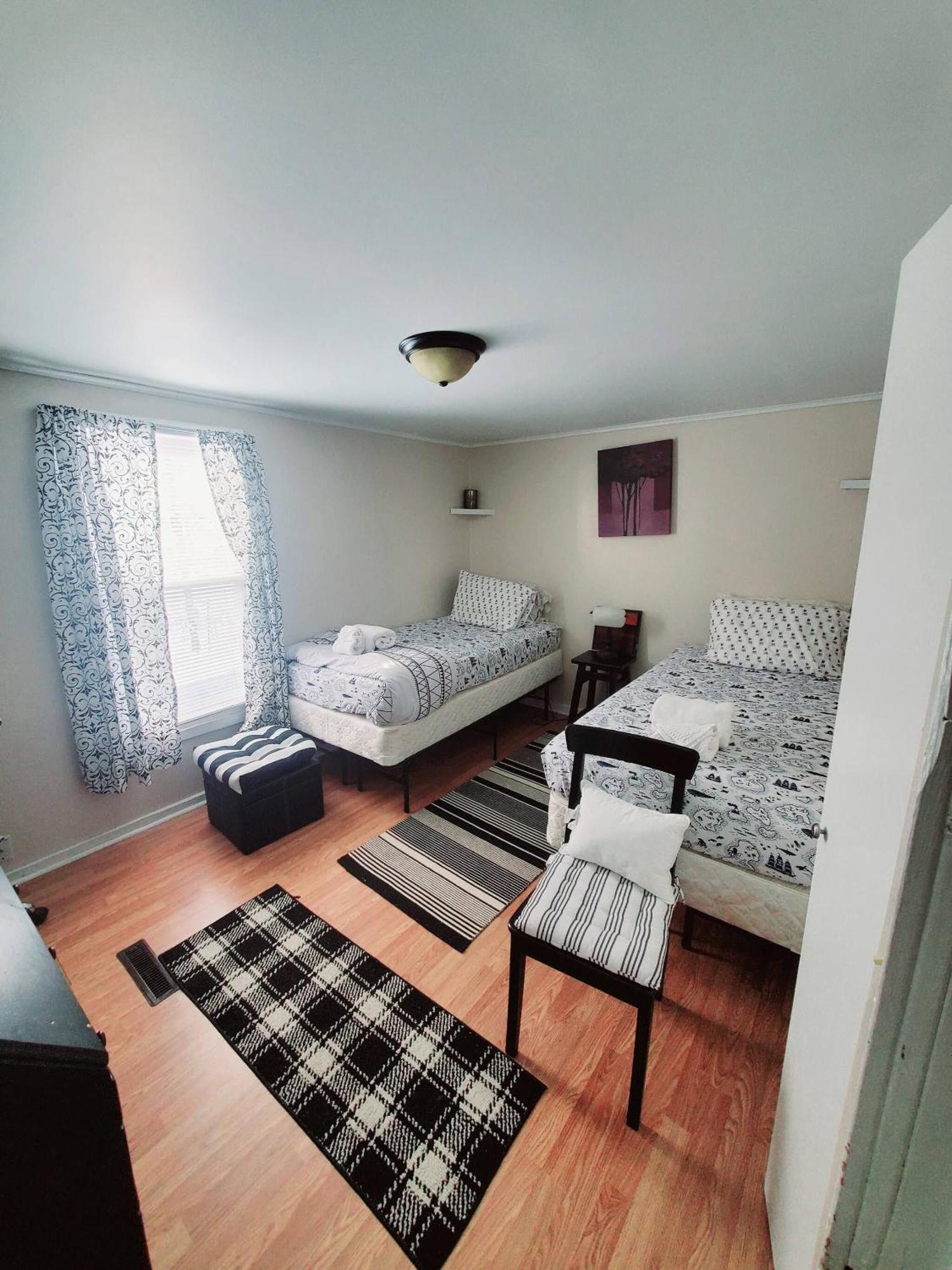 Room In Guest Room - Black-White Rm By Yale U New Haven Ngoại thất bức ảnh